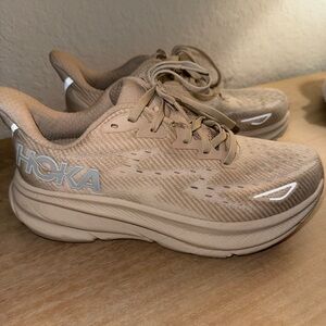 Women’s hoka clifton 9 shifting sand size 7